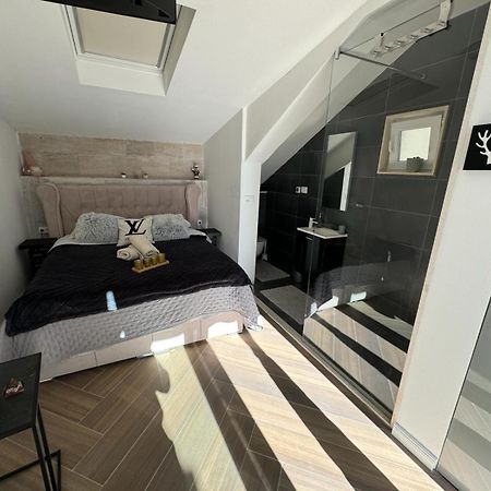 Luxury Apartment Martinis With Pool Split Exteriör bild