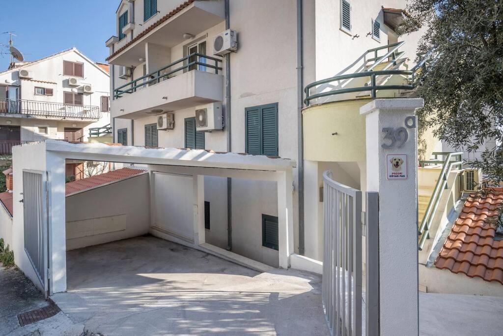 Luxury Apartment Martinis With Pool Split Exteriör bild