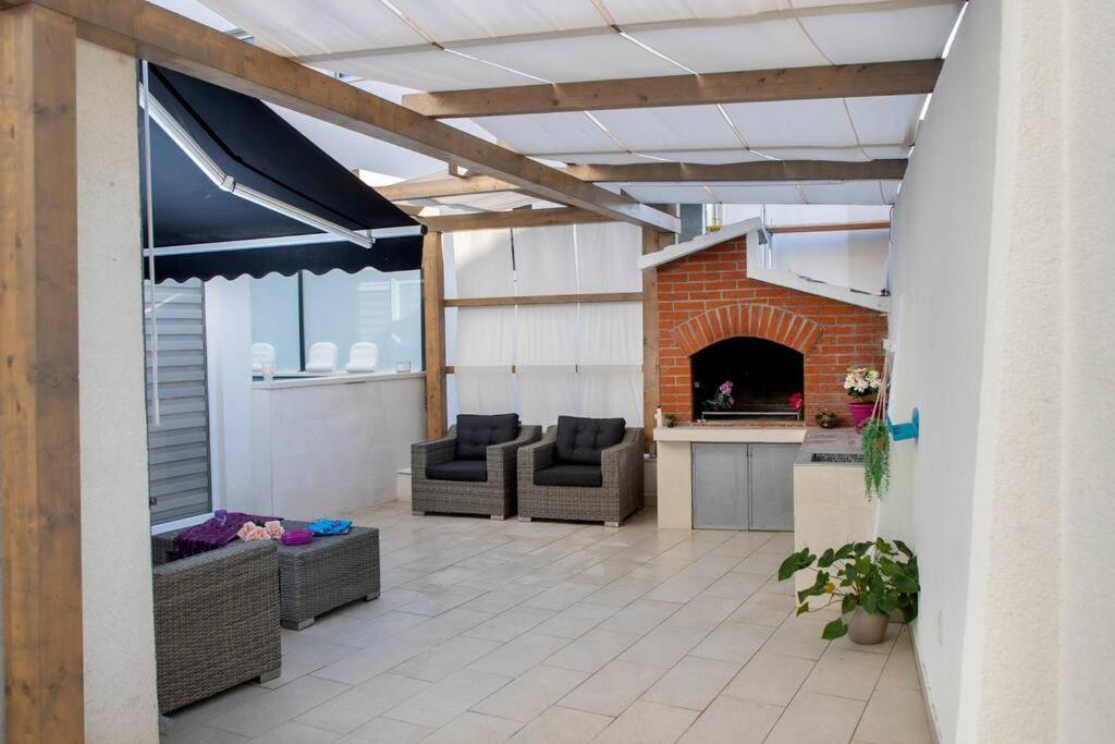 Luxury Apartment Martinis With Pool Split Exteriör bild