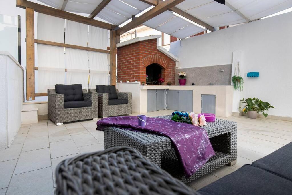 Luxury Apartment Martinis With Pool Split Exteriör bild
