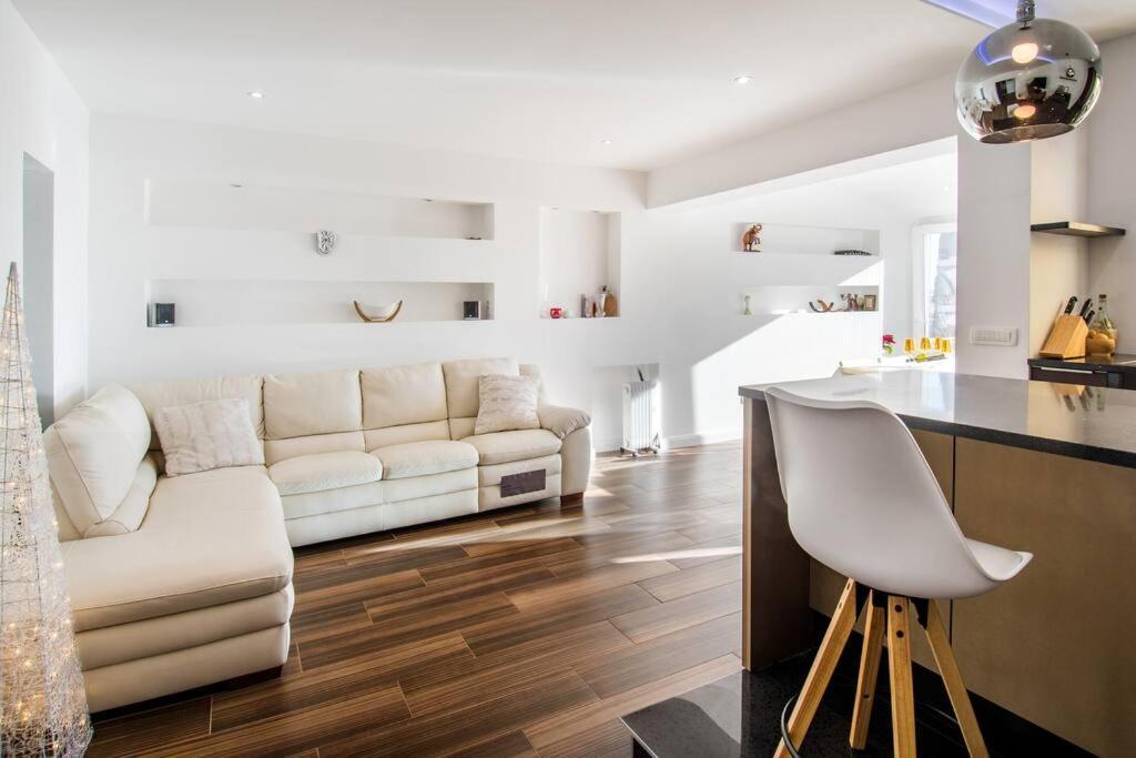 Luxury Apartment Martinis With Pool Split Exteriör bild