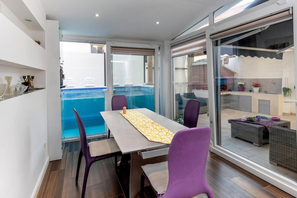 Luxury Apartment Martinis With Pool Split Exteriör bild