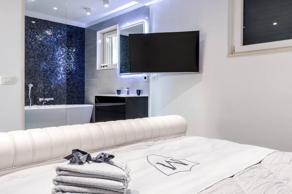 Luxury Apartment Martinis With Pool Split Exteriör bild