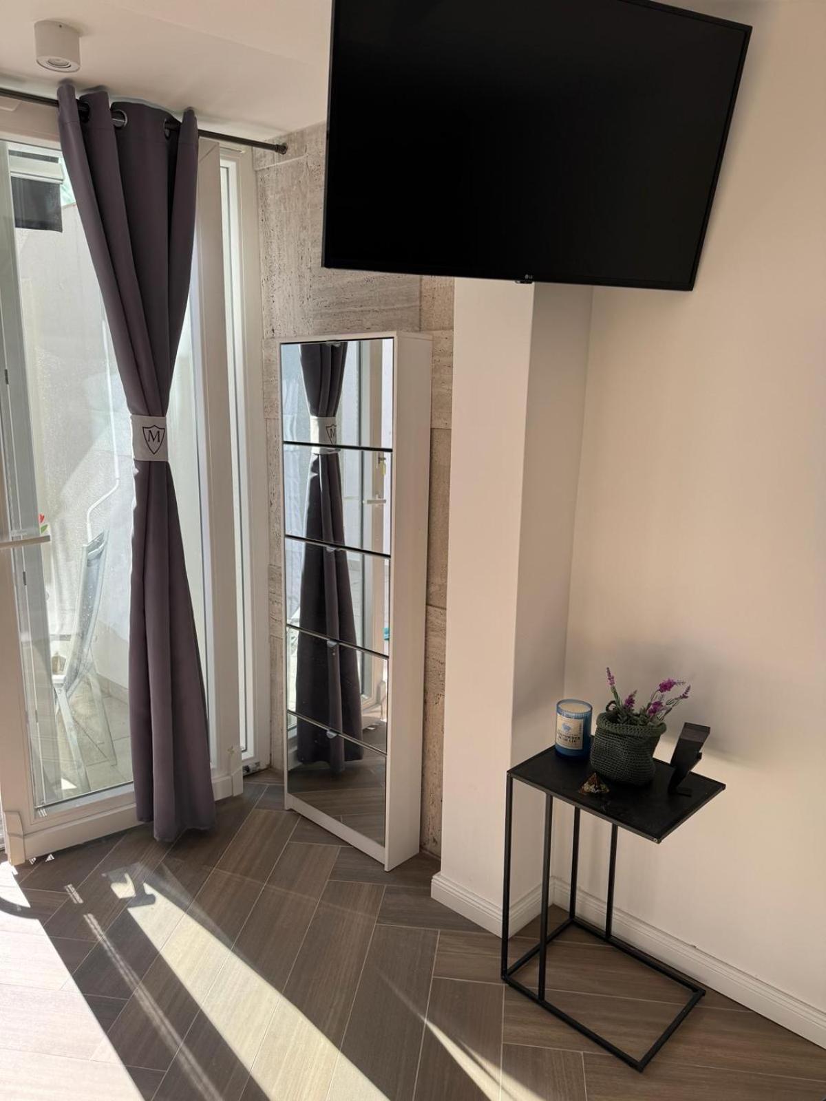 Luxury Apartment Martinis With Pool Split Exteriör bild